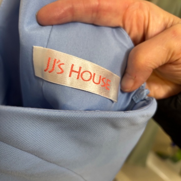 Formal dress - Picture 3 of 4